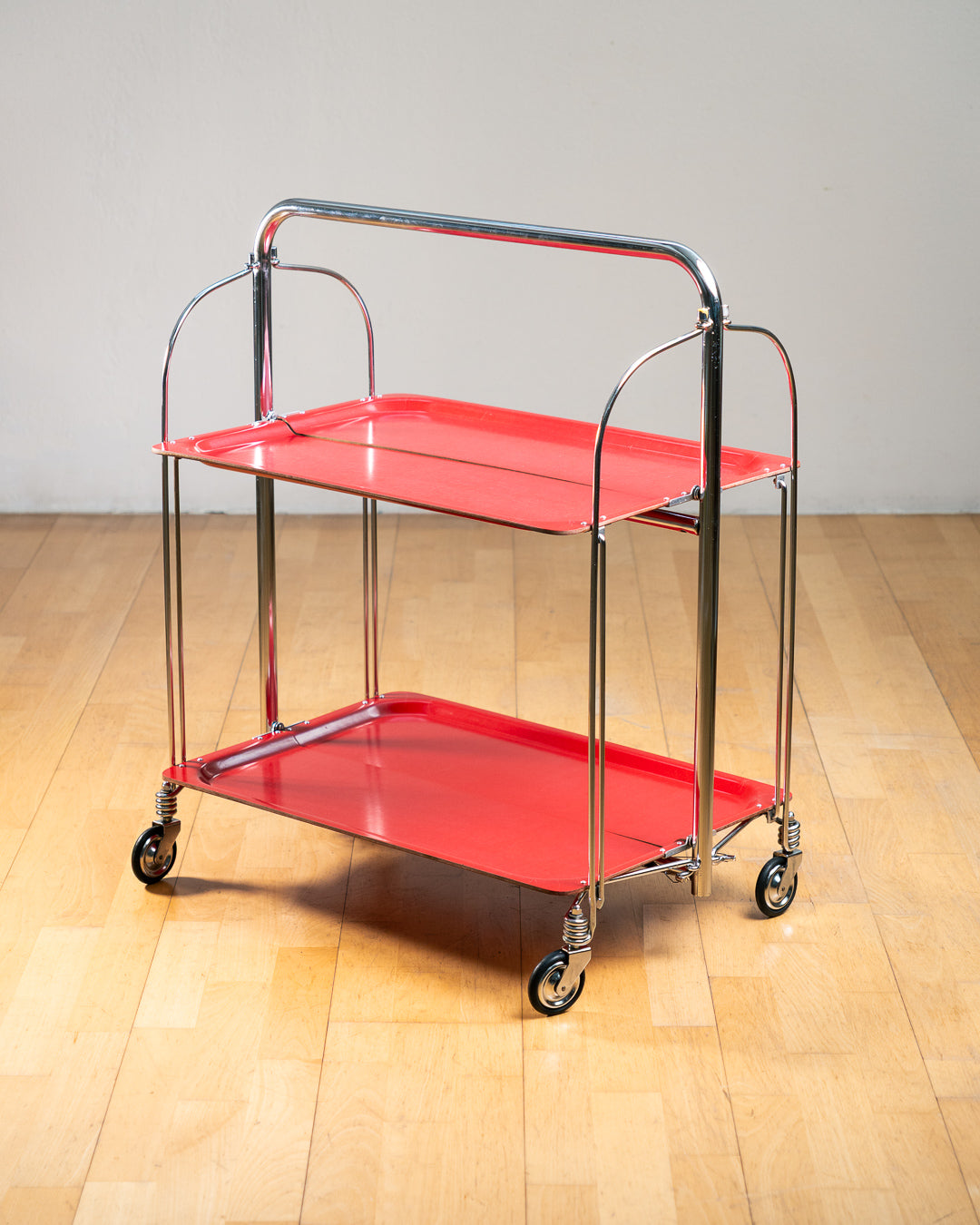 Vintage 1960s Raquer red folding trolley with  Formica shelves and chrome details. Bar Cart, drinks trolley. Mid Century Modern. Vecino Shop
