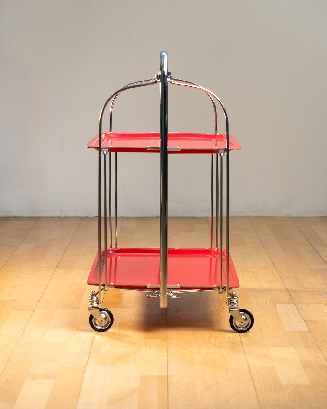 Vintage 1960s Raquer red folding trolley with  Formica shelves and chrome details. Bar Cart, drinks trolley. Mid Century Modern. Vecino Shop