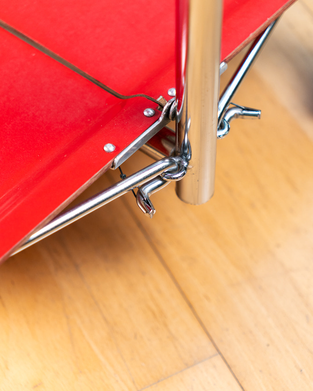 Vintage 1960s Raquer red folding trolley with  Formica shelves and chrome details. Bar Cart, drinks trolley. Mid Century Modern. Vecino Shop