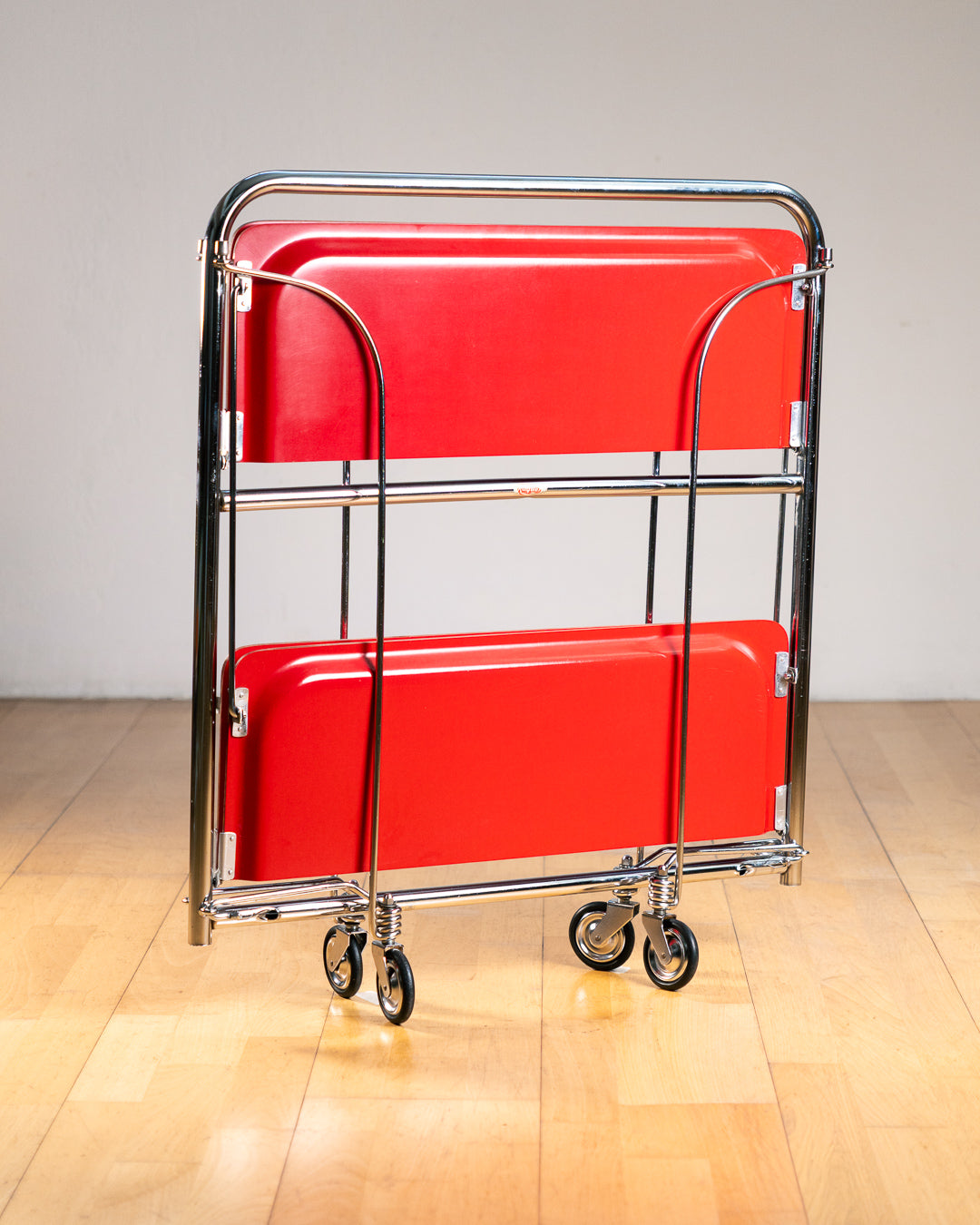 Vintage 1960s Raquer red folding trolley with  Formica shelves and chrome details. Bar Cart, drinks trolley. Mid Century Modern. Vecino Shop