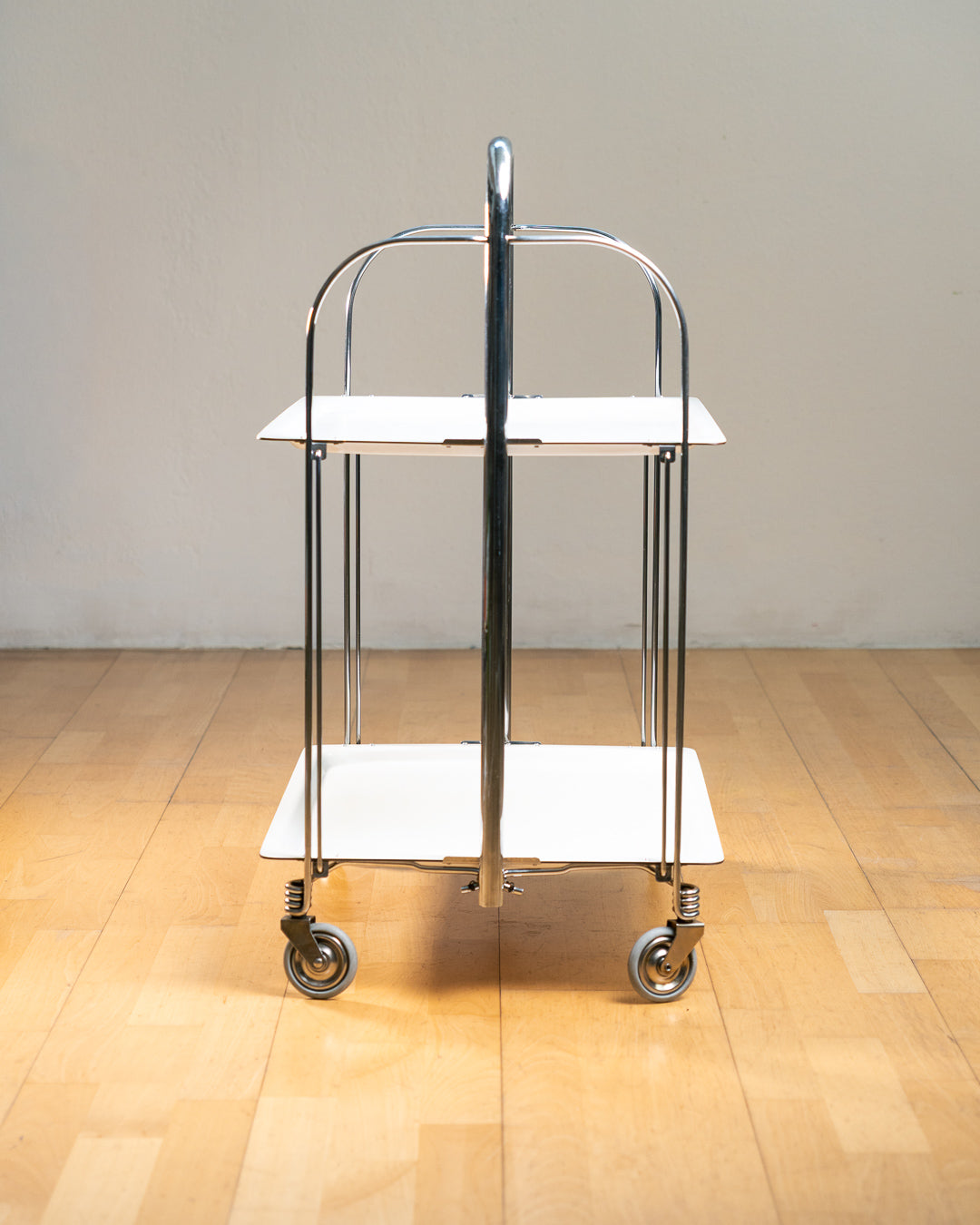 Vintage 1960s Raquer white folding trolley with  Formica shelves and chrome details. Bar Cart, drinks trolley. Mid Century Modern. Vecino Shop