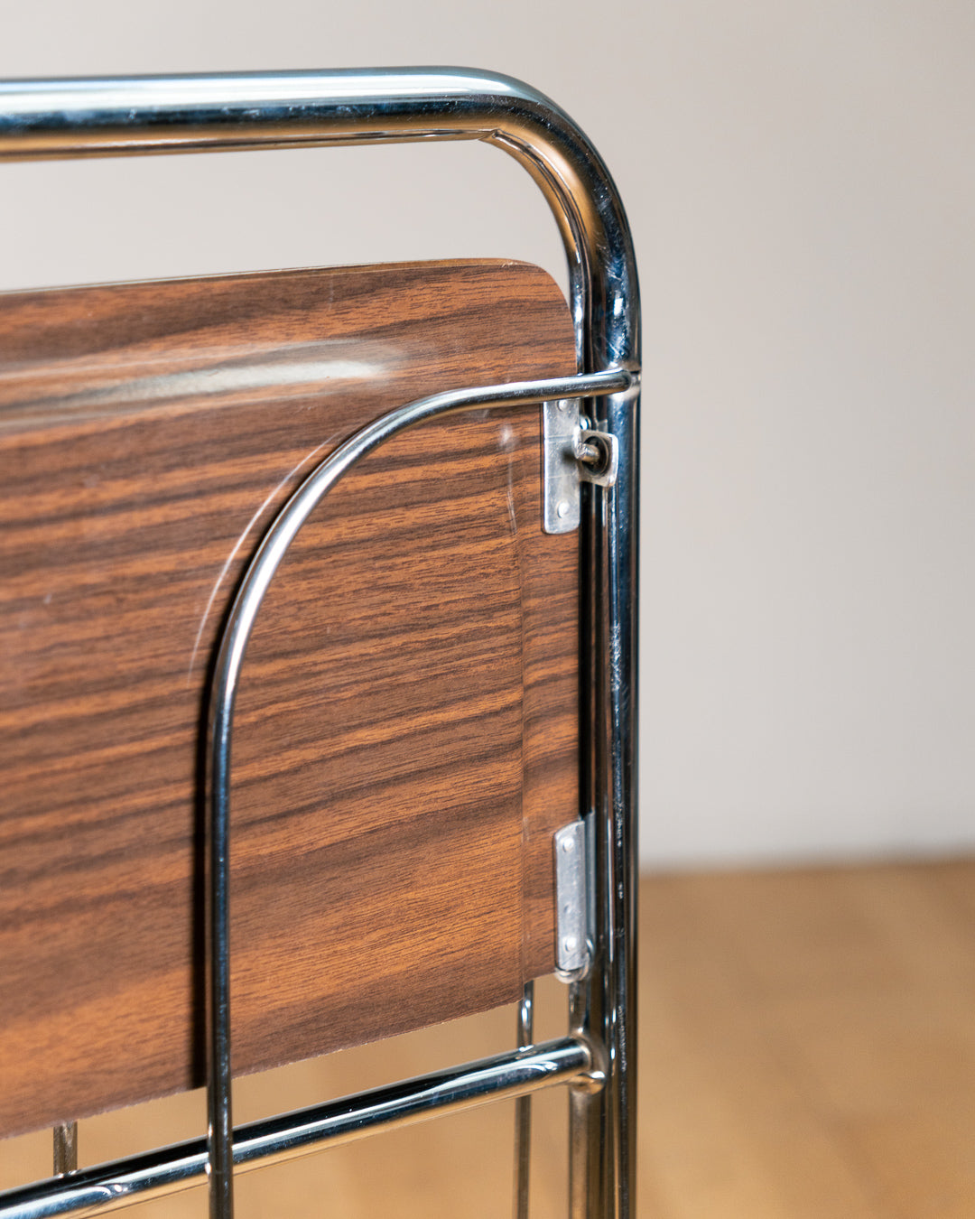 Vintage 1960s Raquer dark woodgrain folding trolley with  Formica shelves and chrome details. Bar Cart, drinks trolley. Mid Century Modern. Vecino Shop