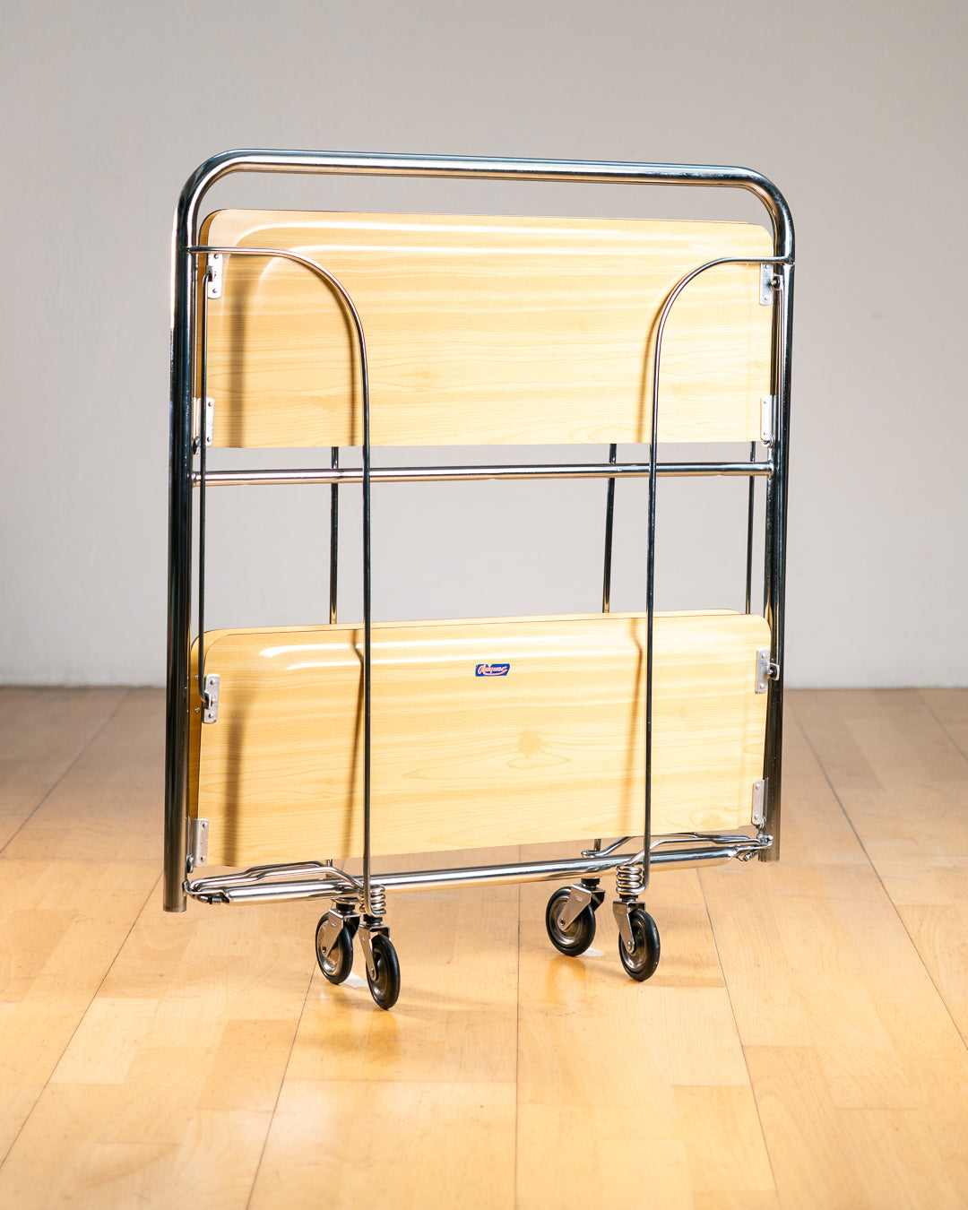 Vintage 1960s Raquer light birch woodgrain folding trolley with Formica shelves and chrome details. Bar Cart, drinks trolley. Mid Century Modern. Vecino Shop