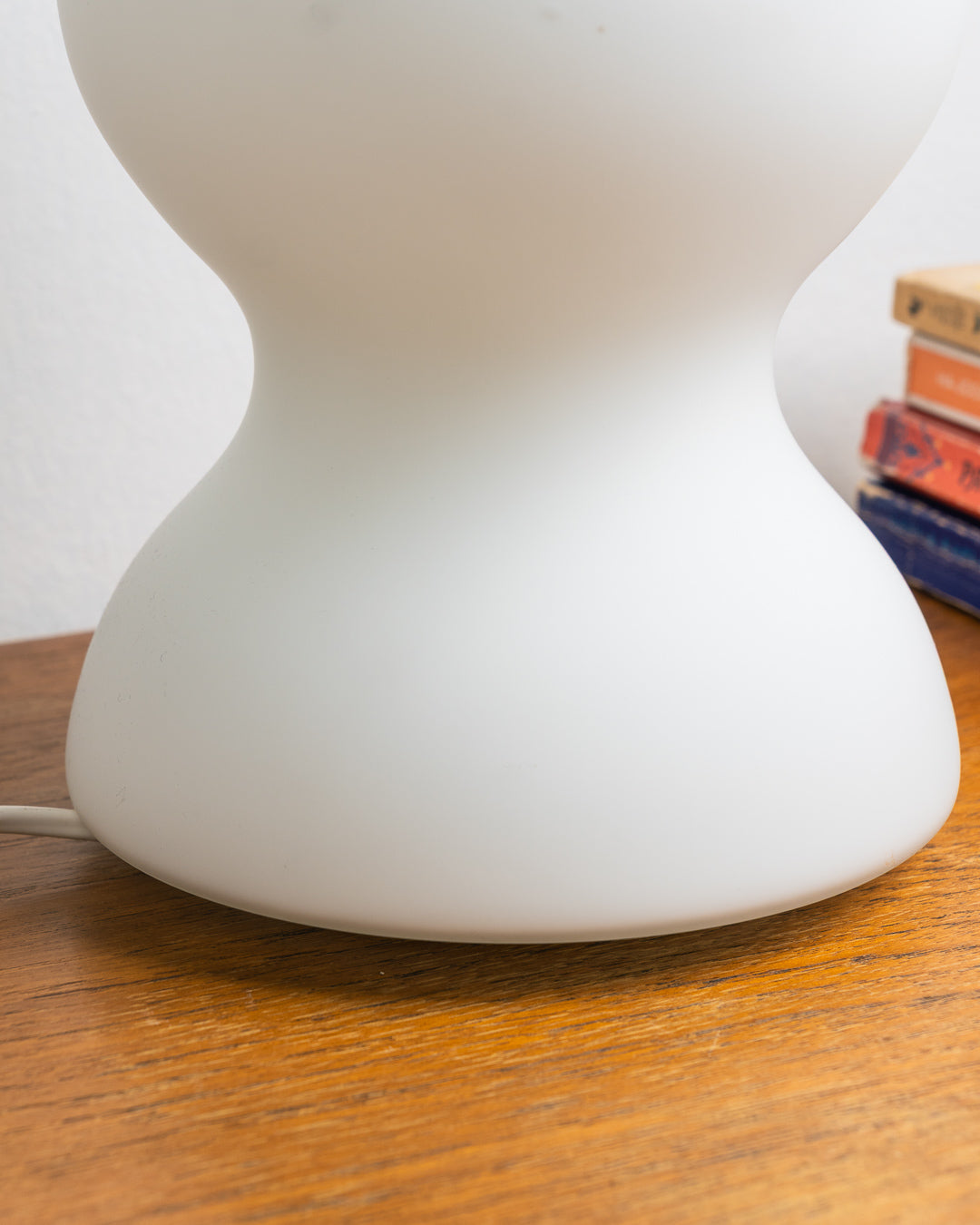 Vintage Habitat table lamp in white frosted glass with rounded sculptural shape – Vecino Shop