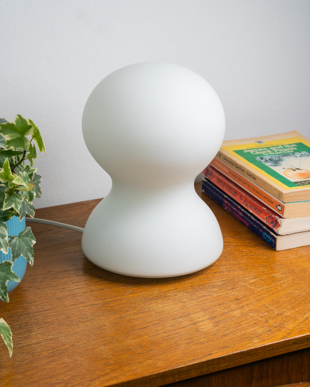 Vintage Habitat table lamp in white frosted glass with rounded sculptural shape – Vecino Shop