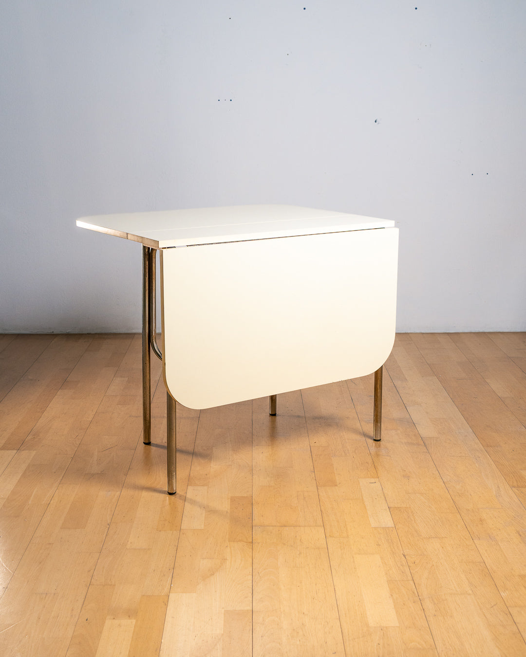 Vintage 1980s rectangular off-white Formica folding dining table with chrome tubular legs and rounded corners. Space Age design, Vecino Shop.