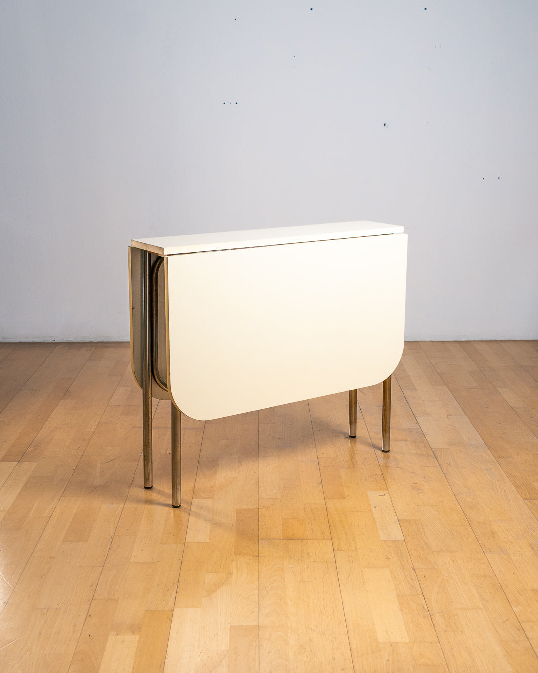 Vintage 1980s rectangular off-white Formica folding dining table with chrome tubular legs and rounded corners. Space Age design, Vecino Shop.