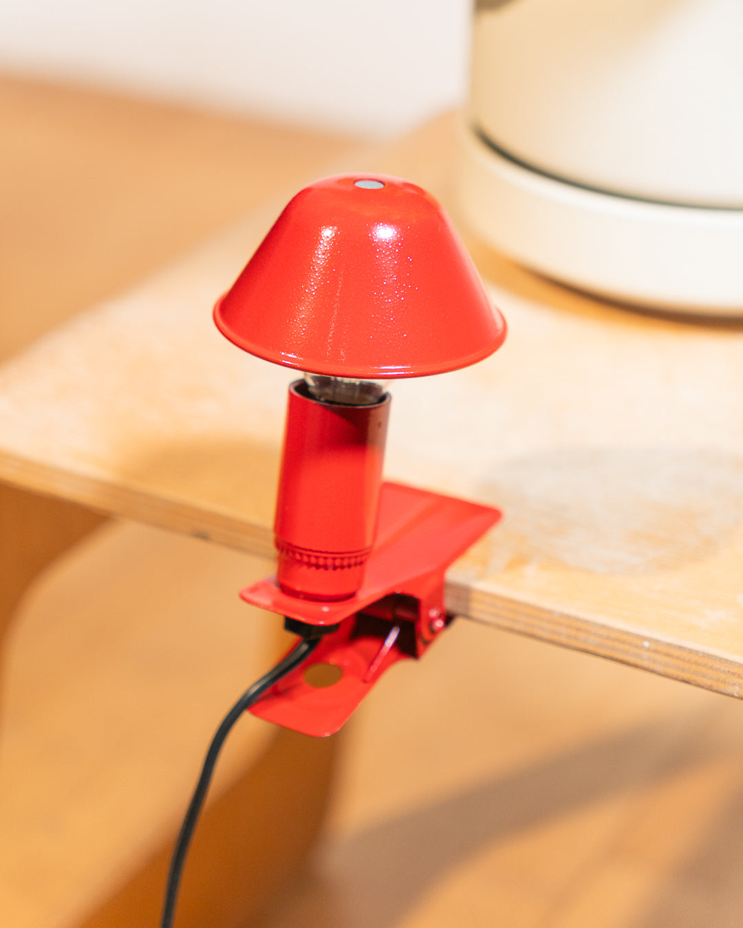 Vintage Luxus mini mushroom clip lamp in red, 1980s Spanish Space Age design with clip base and E14 bulb. Vecino Shop