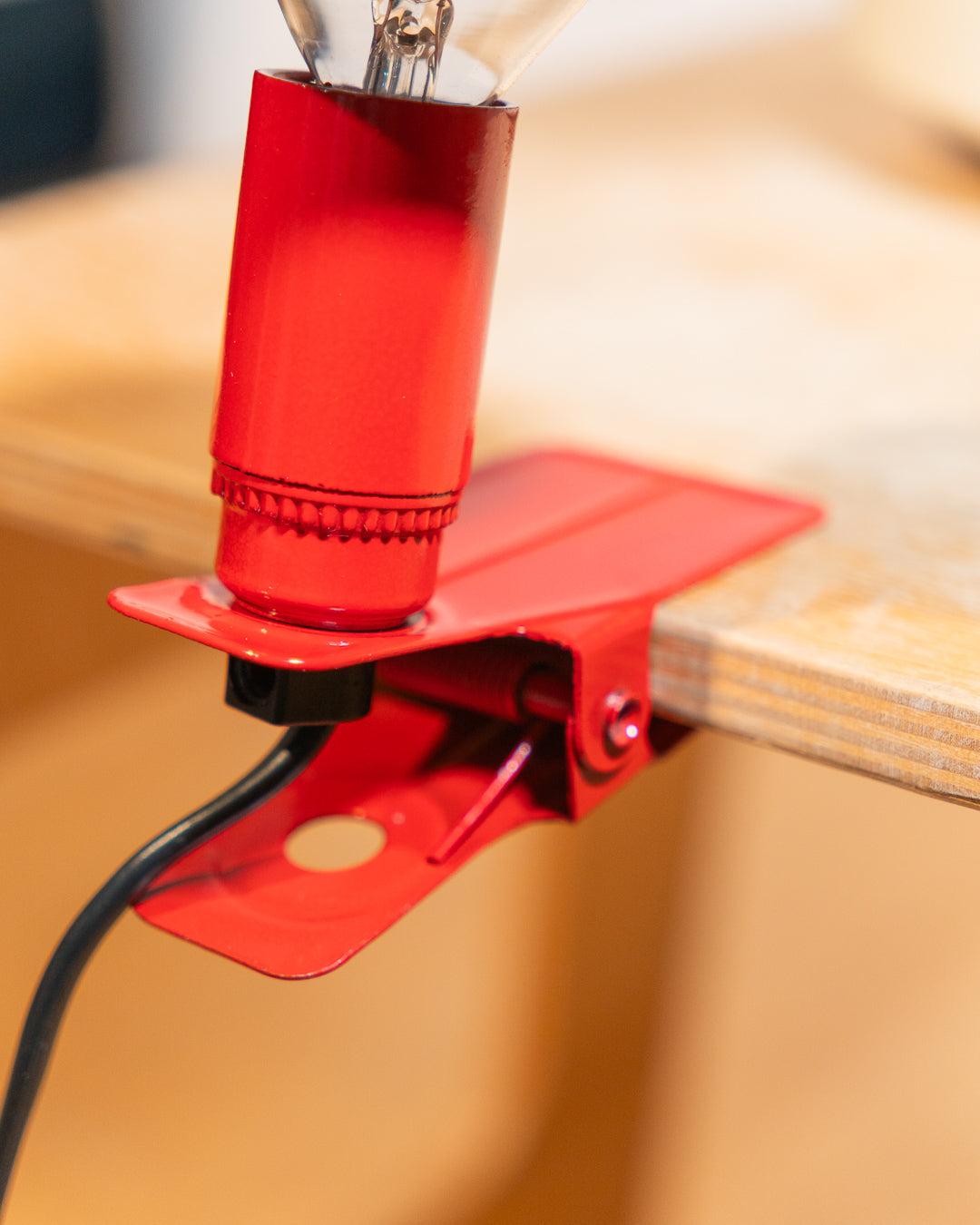 Vintage Luxus mini mushroom clip lamp in red, 1980s Spanish Space Age design with clip base and E14 bulb. Vecino Shop