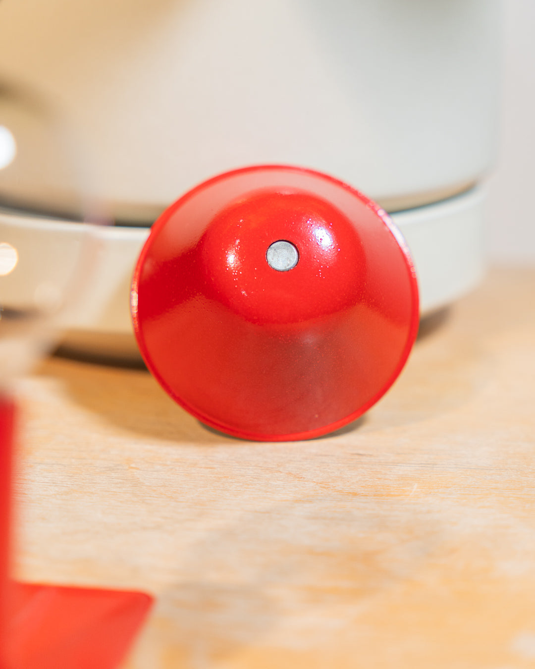 Vintage Luxus mini mushroom clip lamp in red, 1980s Spanish Space Age design with clip base and E14 bulb. Vecino Shop