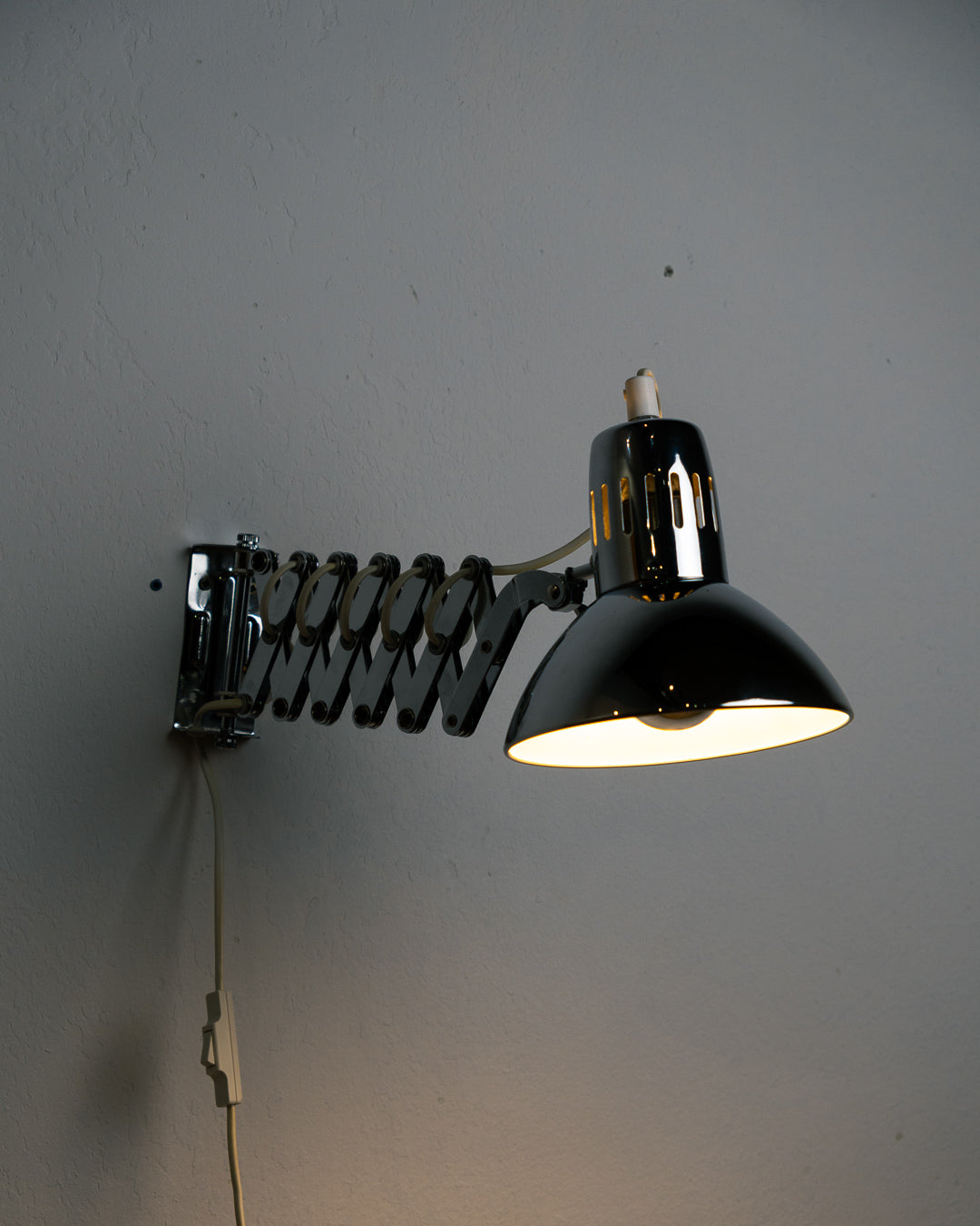 Vintage IKEA Semester chrome scissor wall lamp from the 1980s with extendable adjustable arm. Vecino Shop