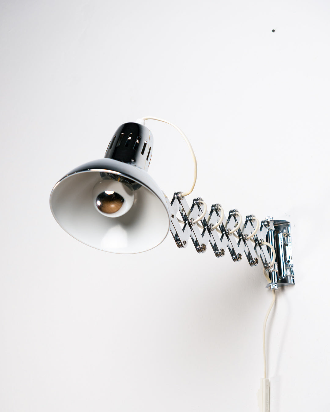 Vintage IKEA Semester chrome scissor wall lamp from the 1980s with extendable adjustable arm. Vecino Shop