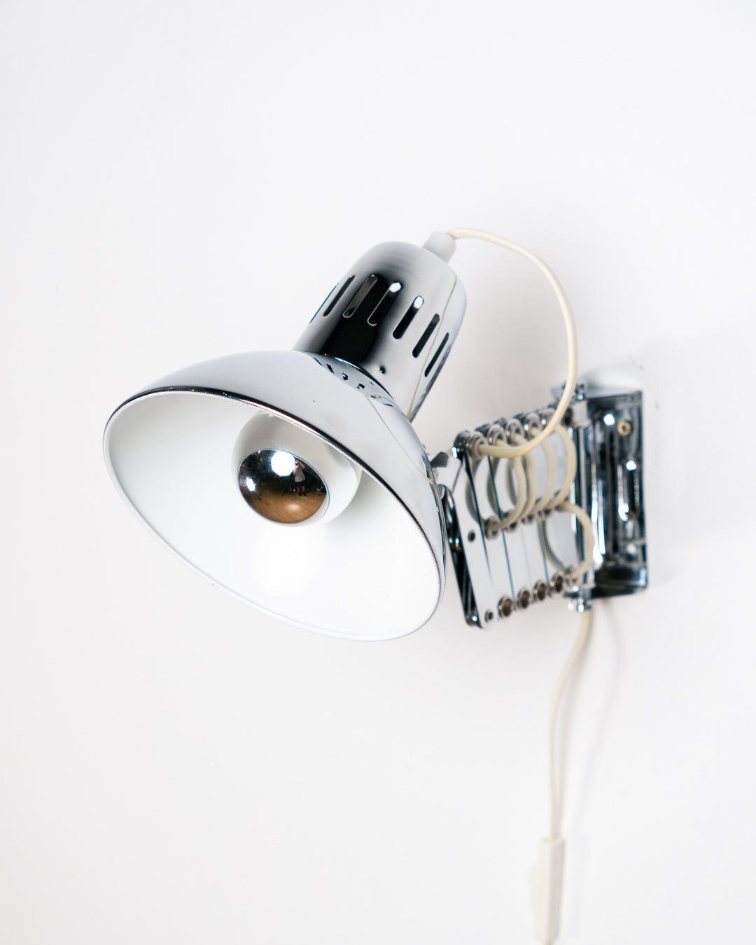 Vintage IKEA Semester chrome scissor wall lamp from the 1980s with extendable adjustable arm. Vecino Shop