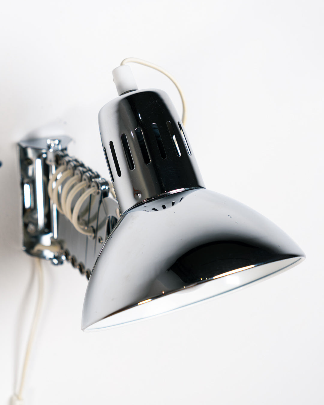 Vintage IKEA Semester chrome scissor wall lamp from the 1980s with extendable adjustable arm. Vecino Shop