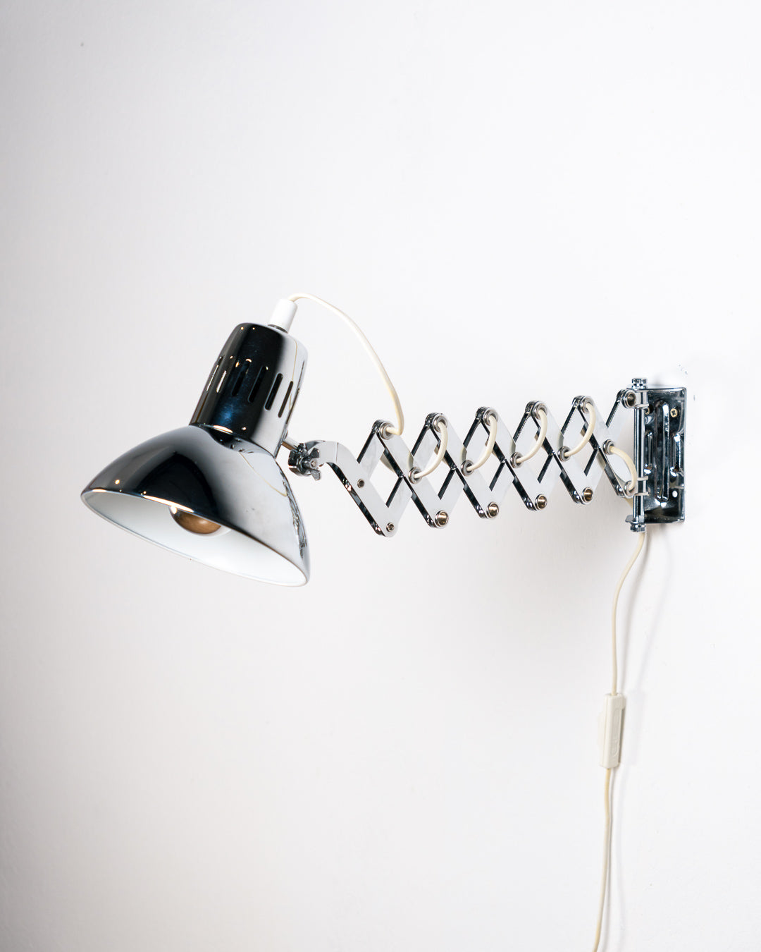 Vintage IKEA Semester chrome scissor wall lamp from the 1980s with extendable adjustable arm. Vecino Shop