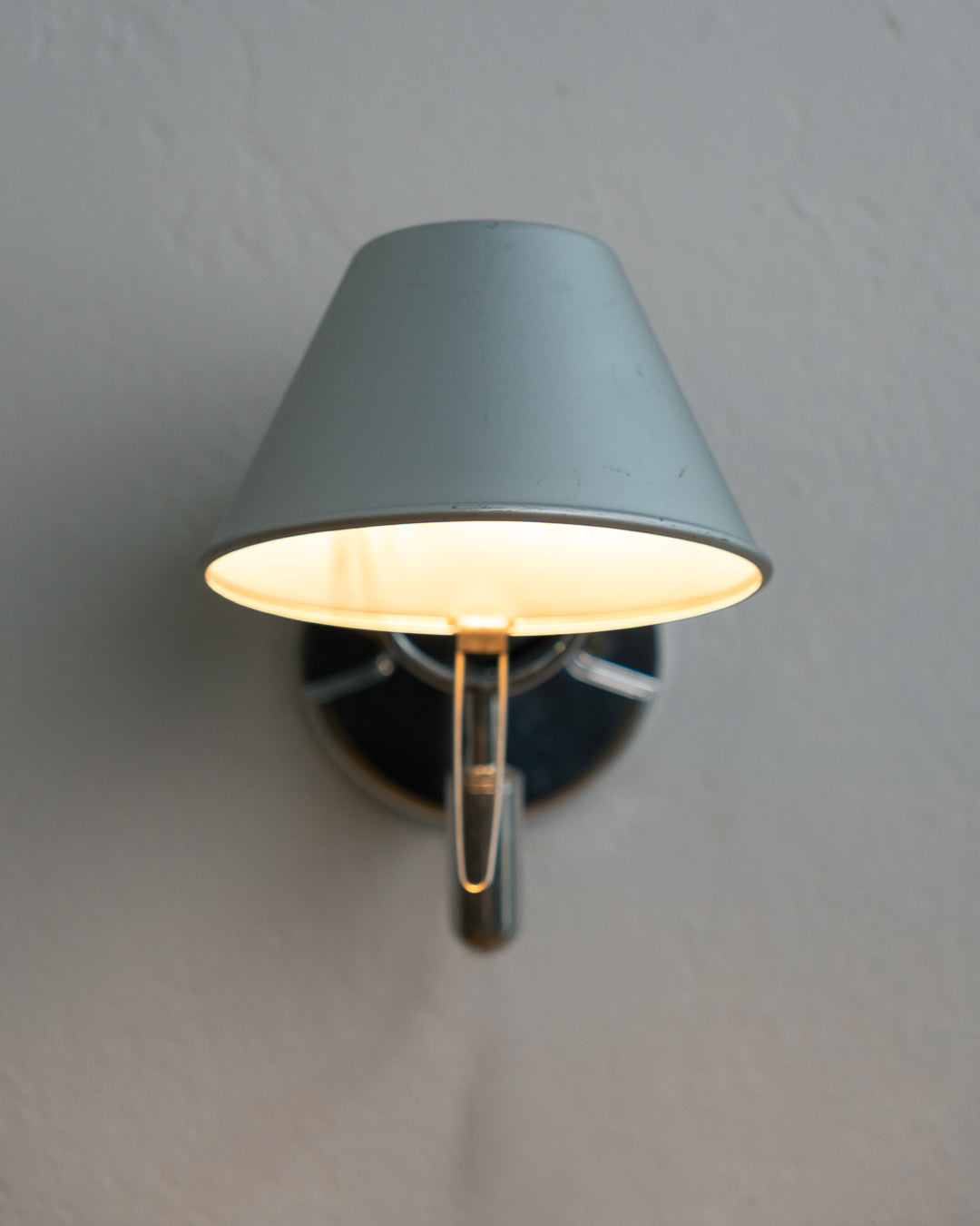 Vintage 1990s Artemide Tolomeo Faretto wall sconce in anodized aluminum with adjustable shade and integrated switch. Vecino Shop