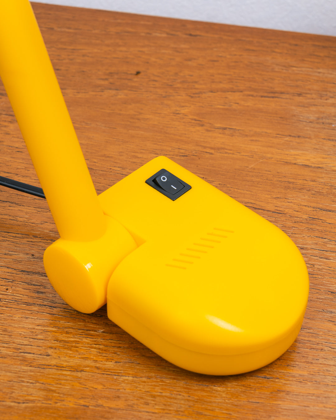 Vintage Luxenia yellow folding desk lamp from the 1990s in moulded plastic, articulated task light with original packaging – Vecino Shop