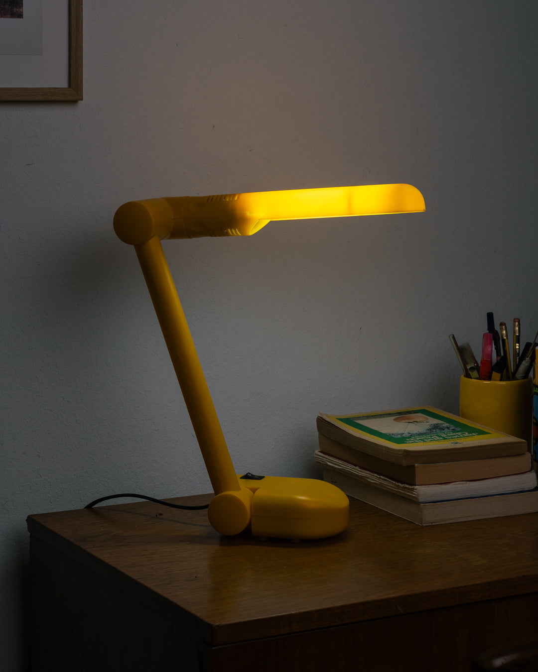 Vintage Luxenia yellow folding desk lamp from the 1990s in moulded plastic, articulated task light with original packaging – Vecino Shop
