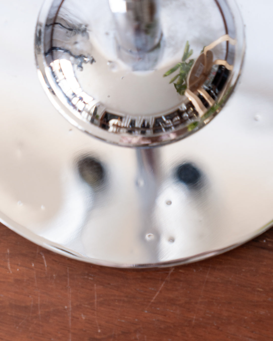 1970s vintage chrome floor lamp with 4 large round white bulbs, very good vintage condition. Vecino Shop