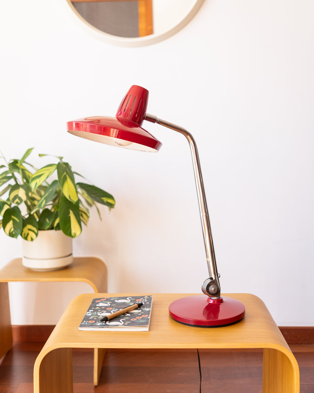 Vintage Fase Faro red desk lamp from the 1970s, very good condition, small mark inside shade, one-of-a-kind. Vecino Shop