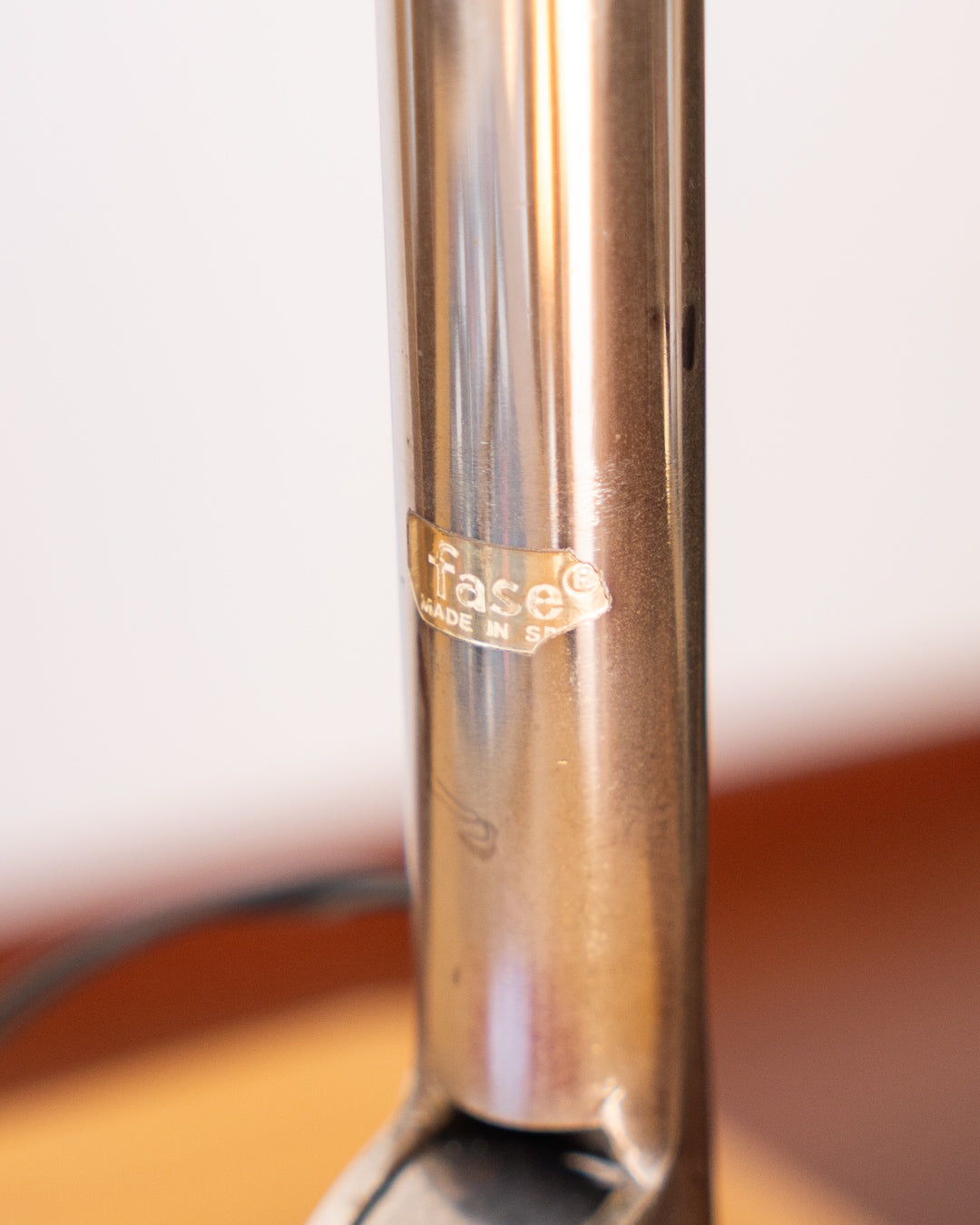 Vintage Fase Faro red desk lamp from the 1970s, very good condition, small mark inside shade, one-of-a-kind. Vecino Shop