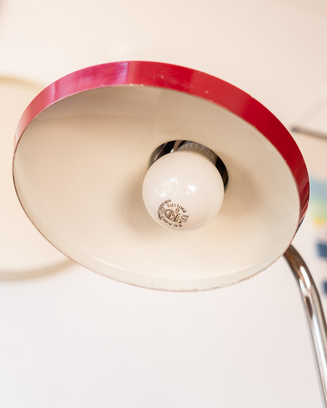 Vintage Fase Faro red desk lamp from the 1970s, very good condition, small mark inside shade, one-of-a-kind. Vecino Shop