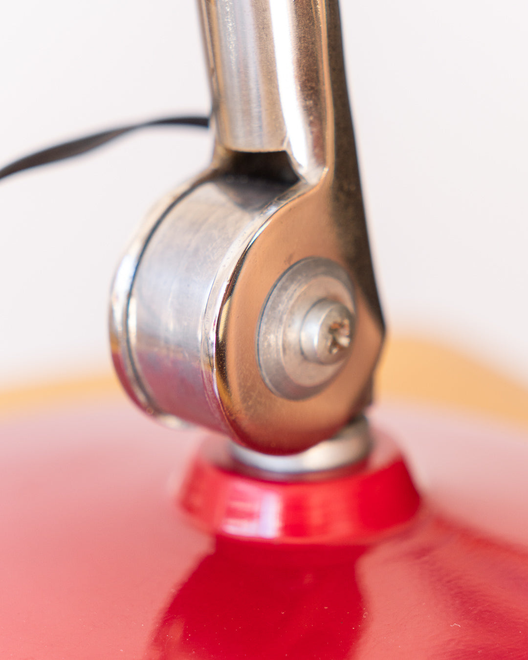 Vintage Fase Faro red desk lamp from the 1970s, very good condition, small mark inside shade, one-of-a-kind. Vecino Shop