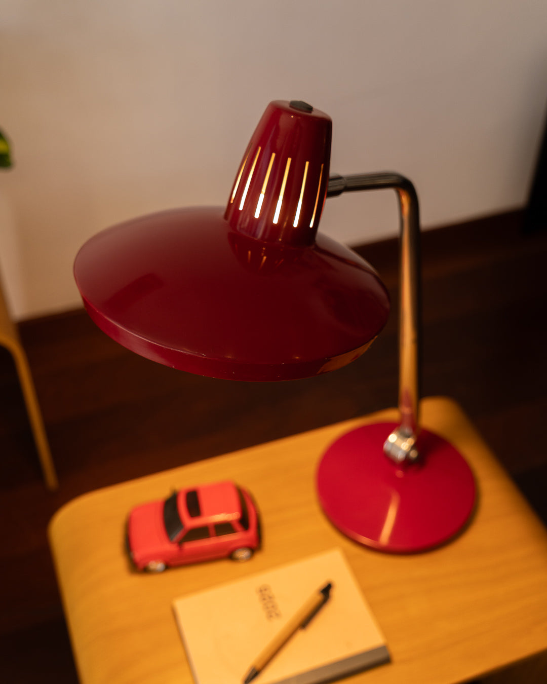 Vintage Fase Faro red desk lamp from the 1970s, very good condition, small mark inside shade, one-of-a-kind. Vecino Shop