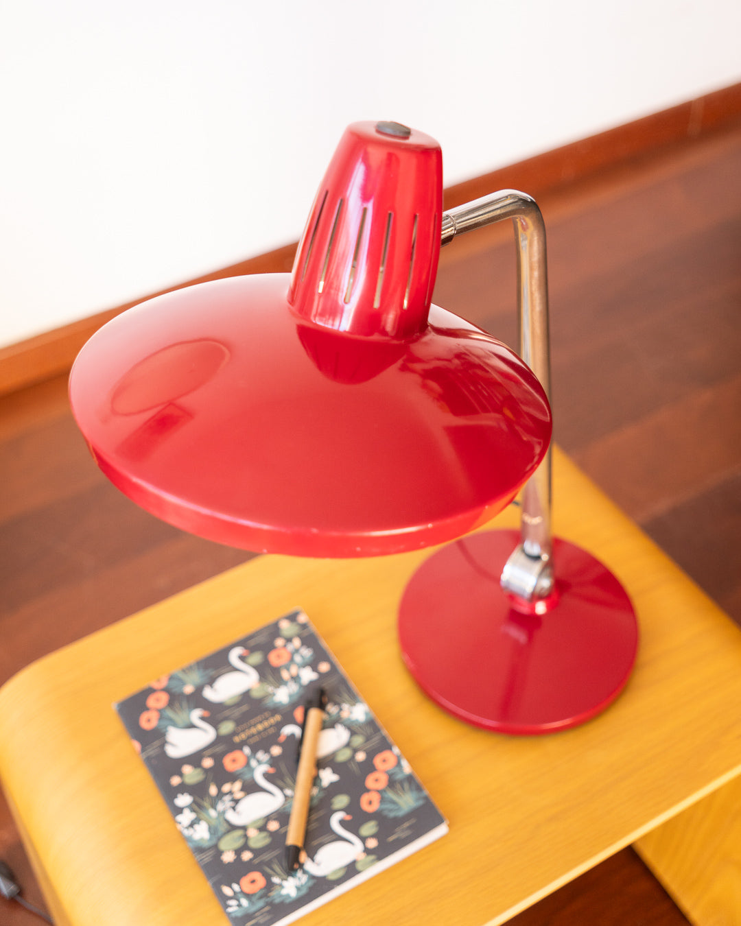 Vintage Fase Faro red desk lamp from the 1970s, very good condition, small mark inside shade, one-of-a-kind. Vecino Shop