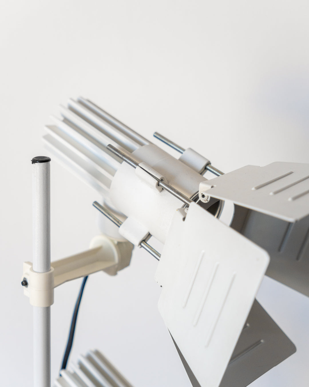 Fase Stage 1970s vintage floor lamp, white, adjustable height up to 1.50 m, excellent condition. Vecino Shop