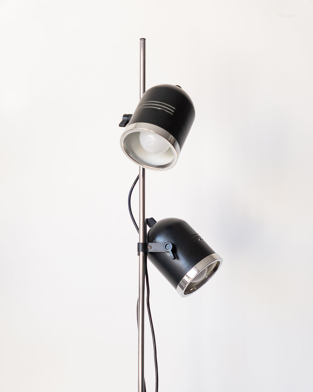 Forma 1970s vintage floor lamp with 2 adjustable spots, chrome details, very good vintage condition. Vecino Shop