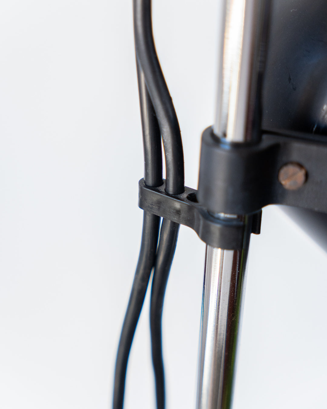 Forma 1970s vintage floor lamp with 2 adjustable spots, chrome details, very good vintage condition. Vecino Shop