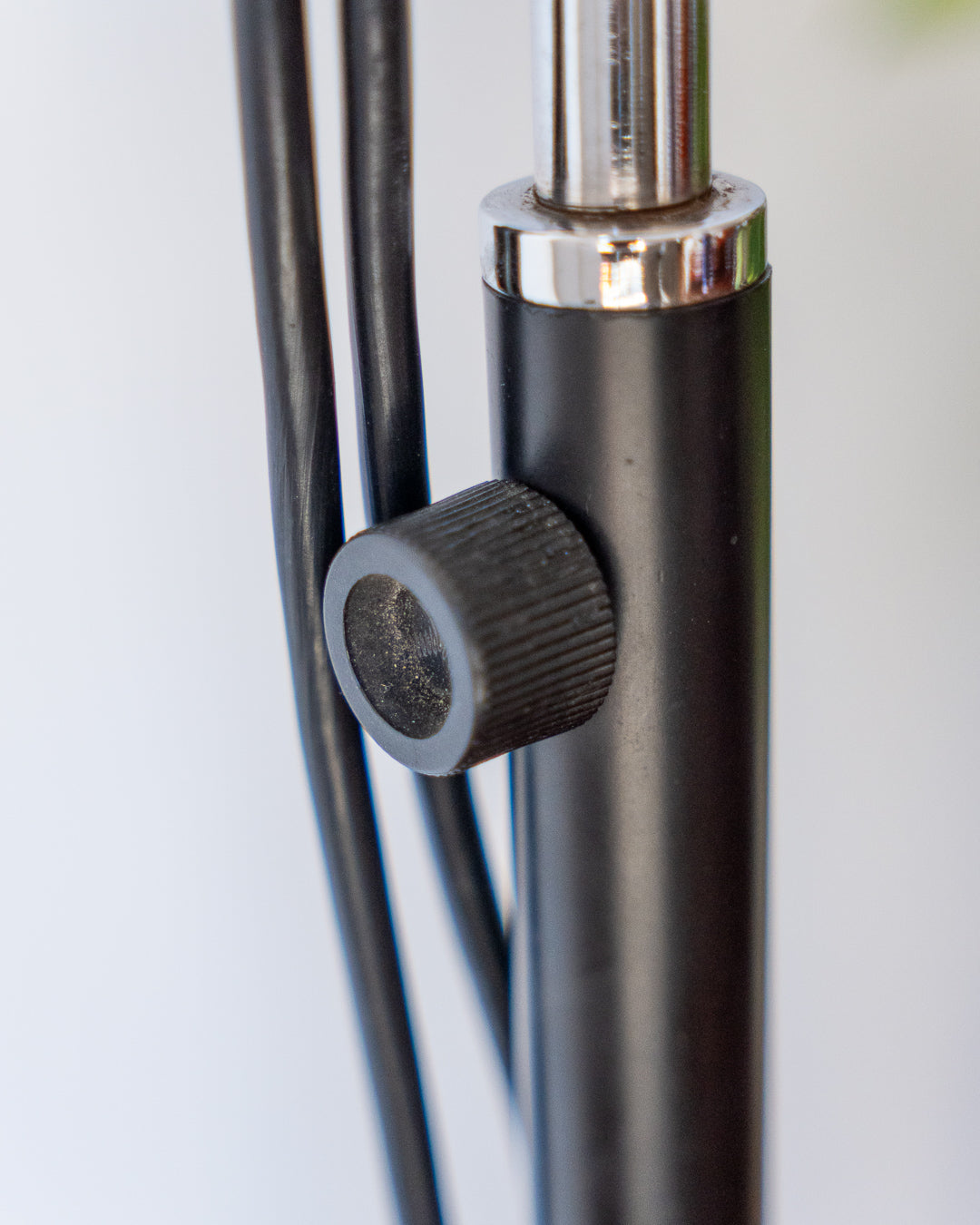 Forma 1970s vintage floor lamp with 2 adjustable spots, chrome details, very good vintage condition. Vecino Shop