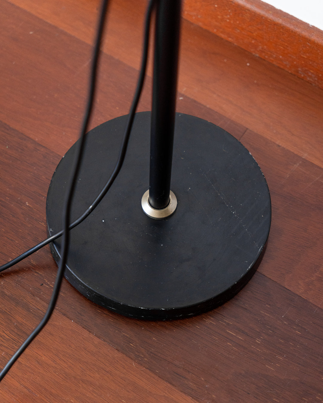 Forma 1970s vintage floor lamp with 2 adjustable spots, chrome details, very good vintage condition. Vecino Shop