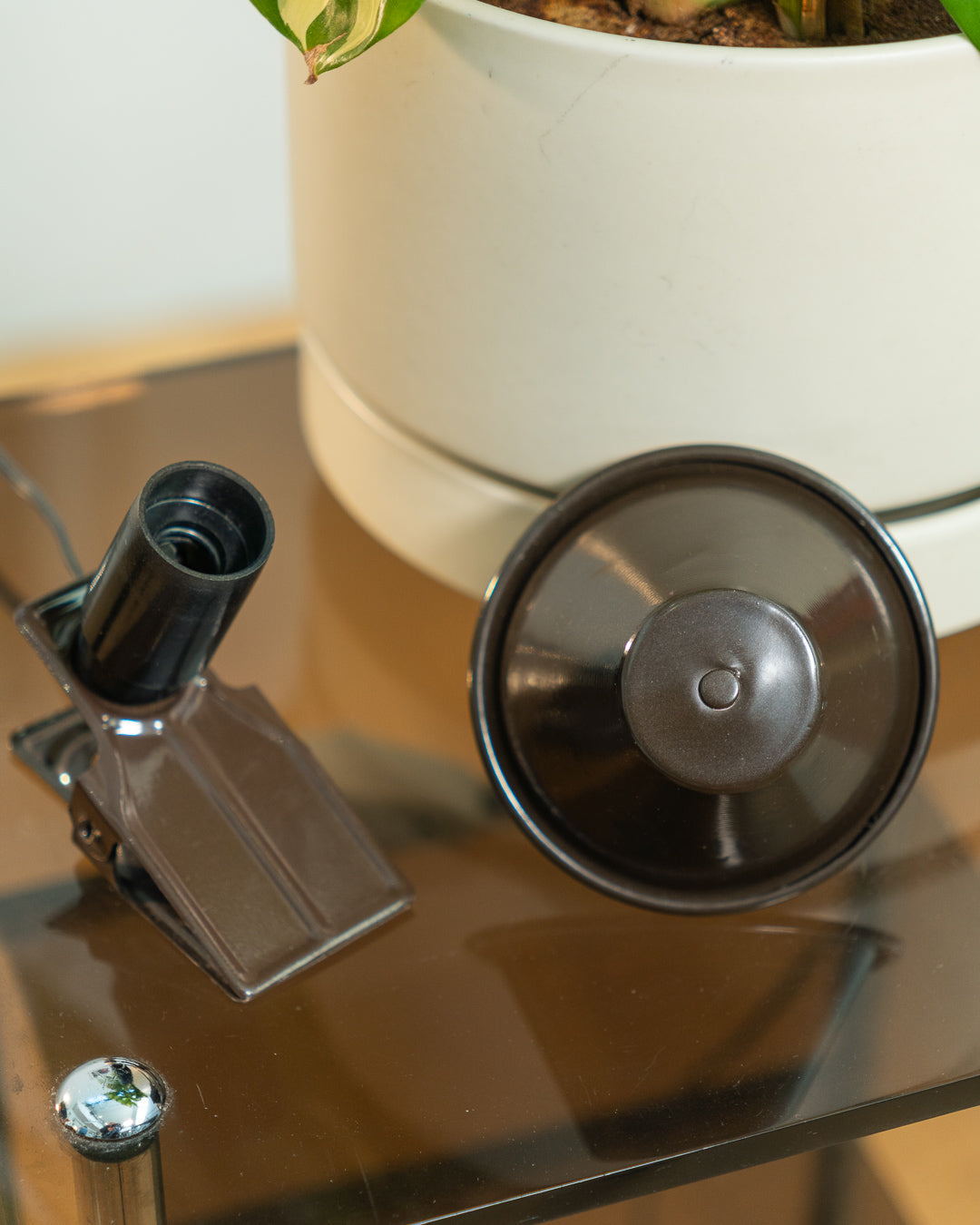 Vintage dark brown mushroom clip lamp, 1970s Spanish clip light with dome shade. Vecino Shop