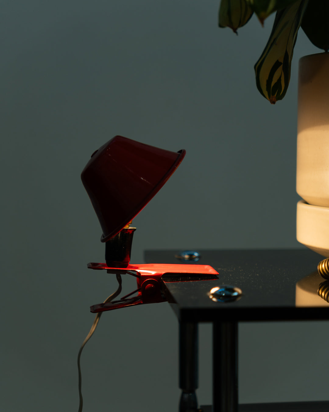 Vintage Luxus mini mushroom clip lamp 1970s in cherry red lacquered metal, Space Age mushroom lighting with vintage patina, Spanish design – Vecino Shop