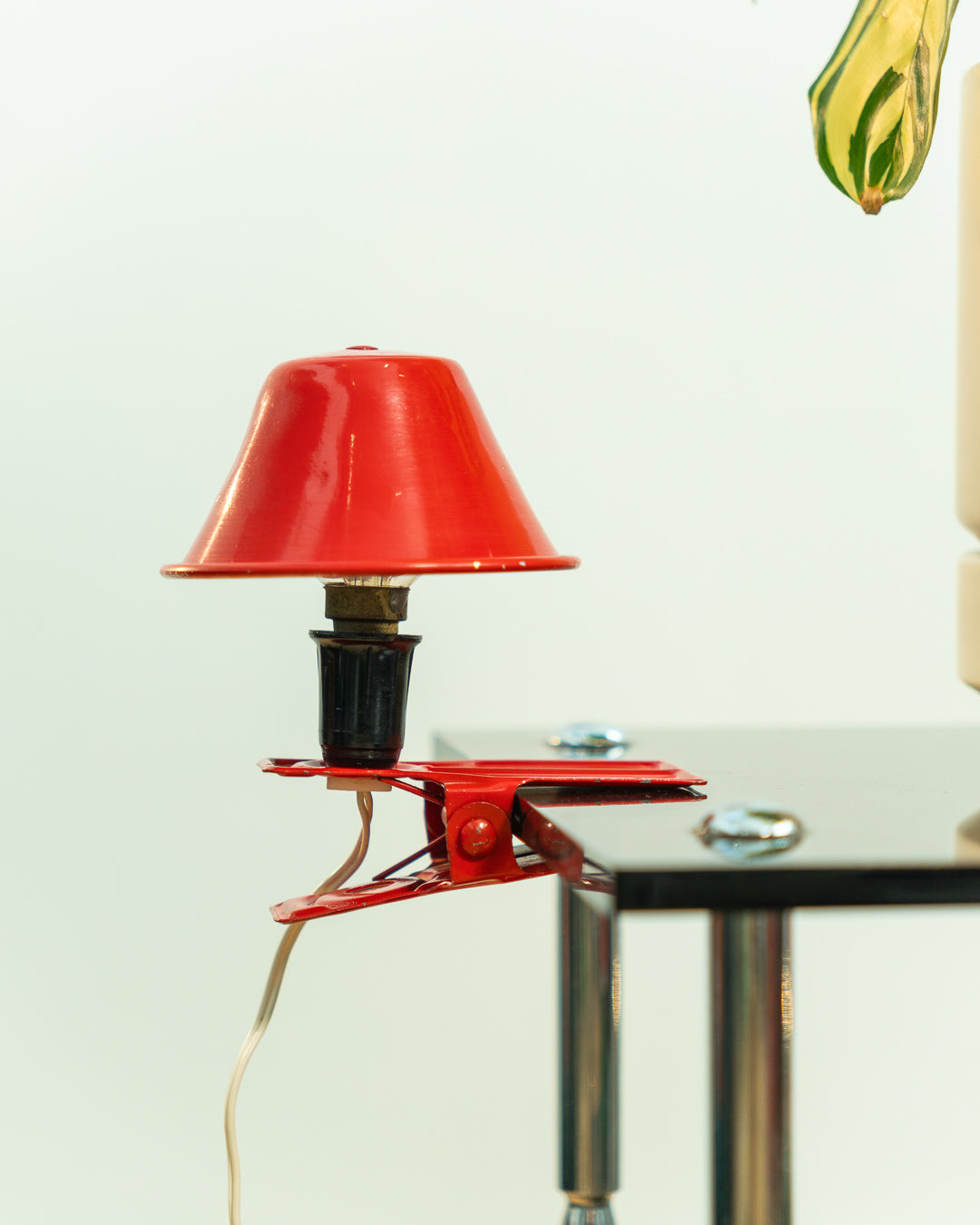 Vintage Luxus mini mushroom clip lamp 1970s in cherry red lacquered metal, Space Age mushroom lighting with vintage patina, Spanish design – Vecino Shop