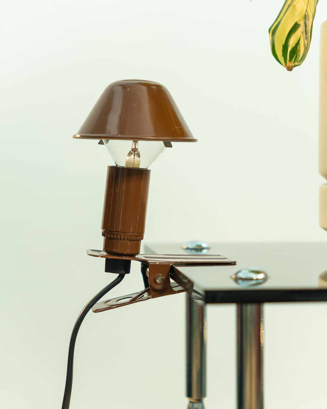 Vintage Luxus mushroom clip lamp in brown, 1980s Spanish Space Age design with clip base. Vecino Shop