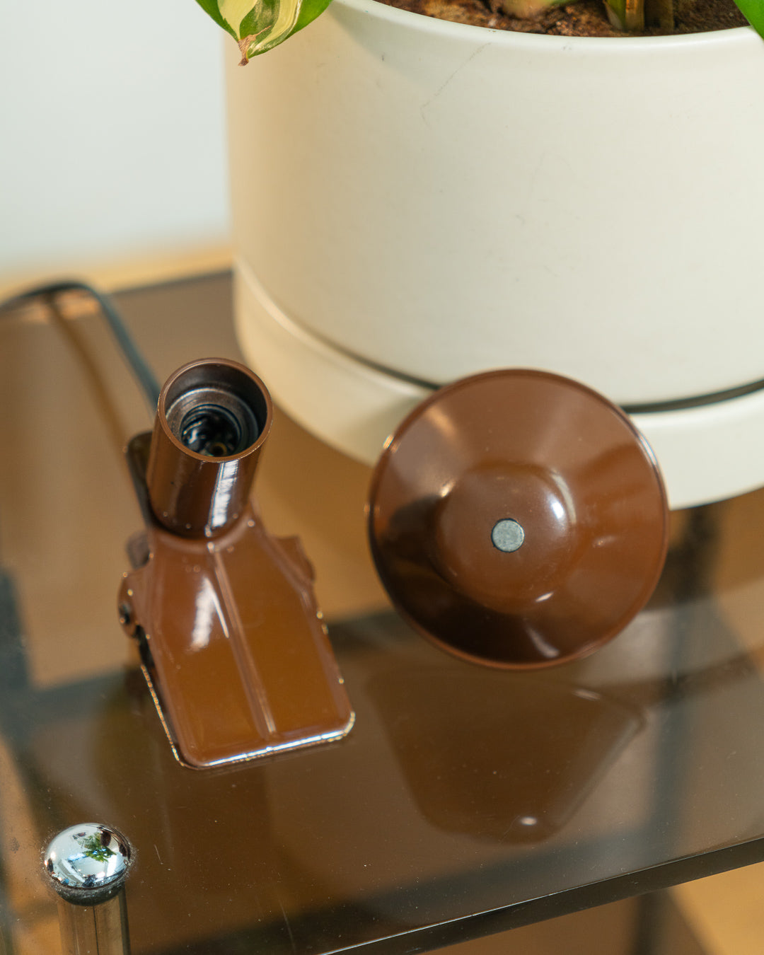 Vintage Luxus mushroom clip lamp in brown, 1980s Spanish Space Age design with clip base. Vecino Shop