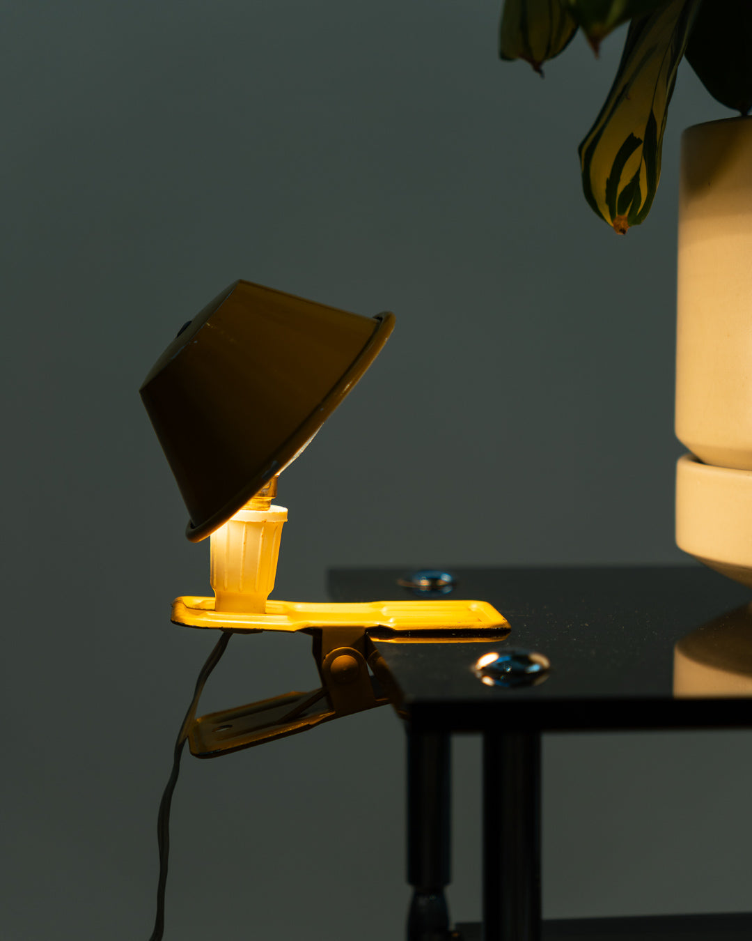 Vintage mustard yellow mushroom clip lamp, 1970s Spanish Space Age design with clip base. Vecino Shop