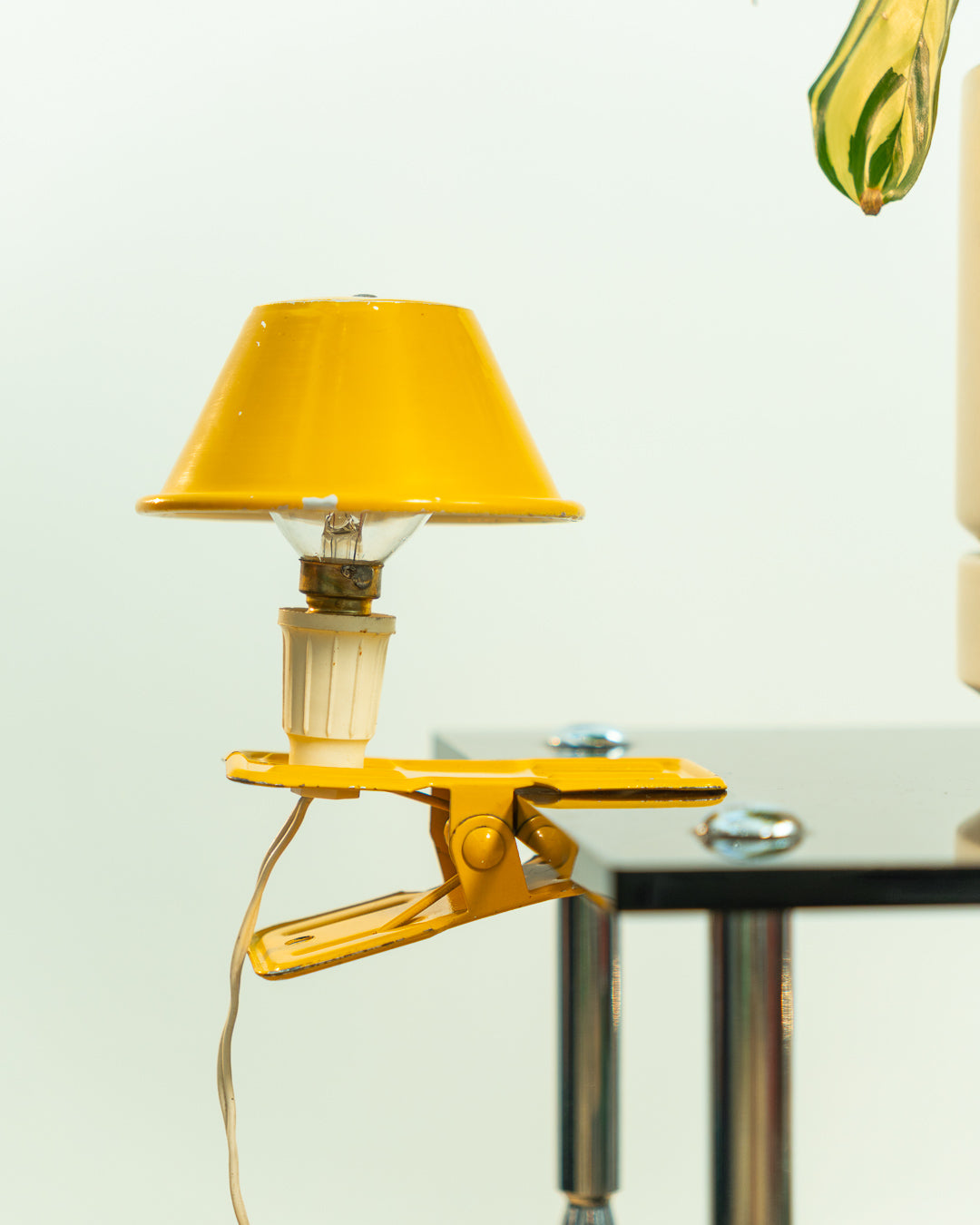 Vintage mustard yellow mushroom clip lamp, 1970s Spanish Space Age design with clip base. Vecino Shop