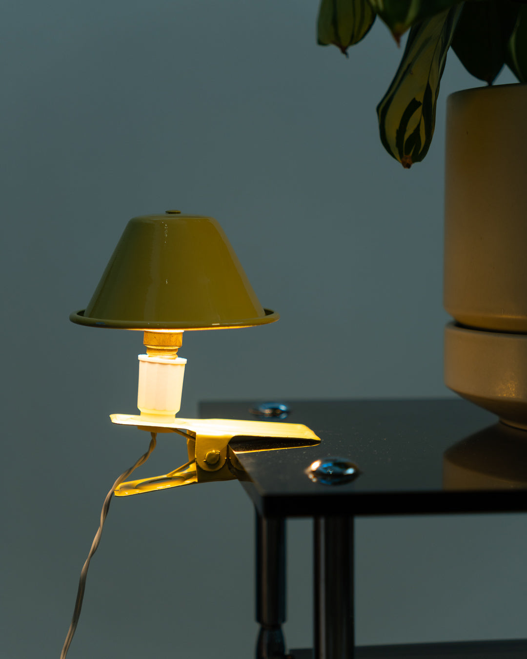 Vintage Luxus mushroom clip lamp in butter yellow, 1960s Spanish Space Age design. Vecino Shop