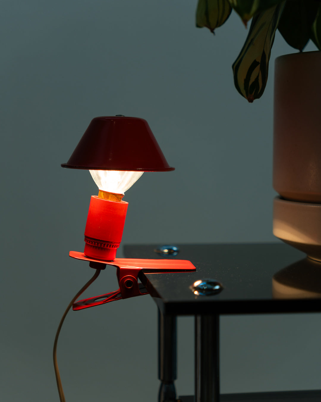 Vintage Luxus mushroom clip lamp in cherry red, 1970s Spanish Space Age design. Vecino Shop