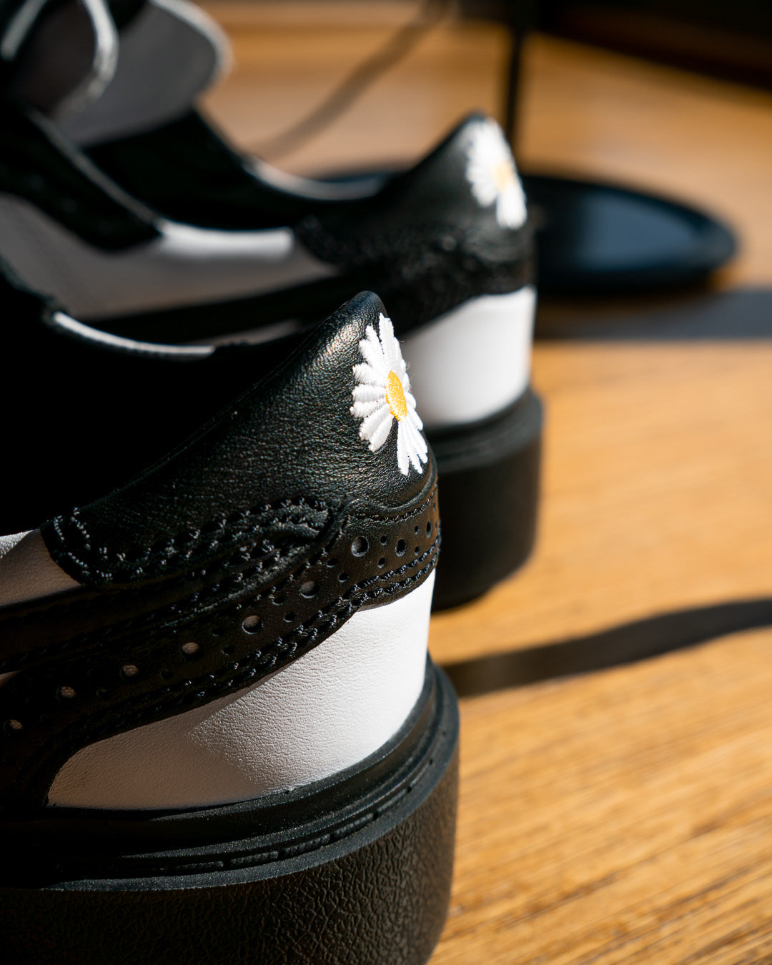 Nike x PEACEMINUSONE (G-Dragon) Kwondo 1 Wingtips - Sneakerhead Resale - Vecino Shop