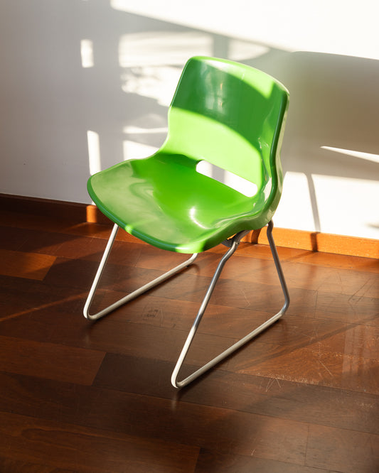 Vintage IKEA Snille chair from the 1990s, featuring a perforated plastic backrest, ergonomic design, and metal base, made in Italy and Bulgaria - Vecino Shop