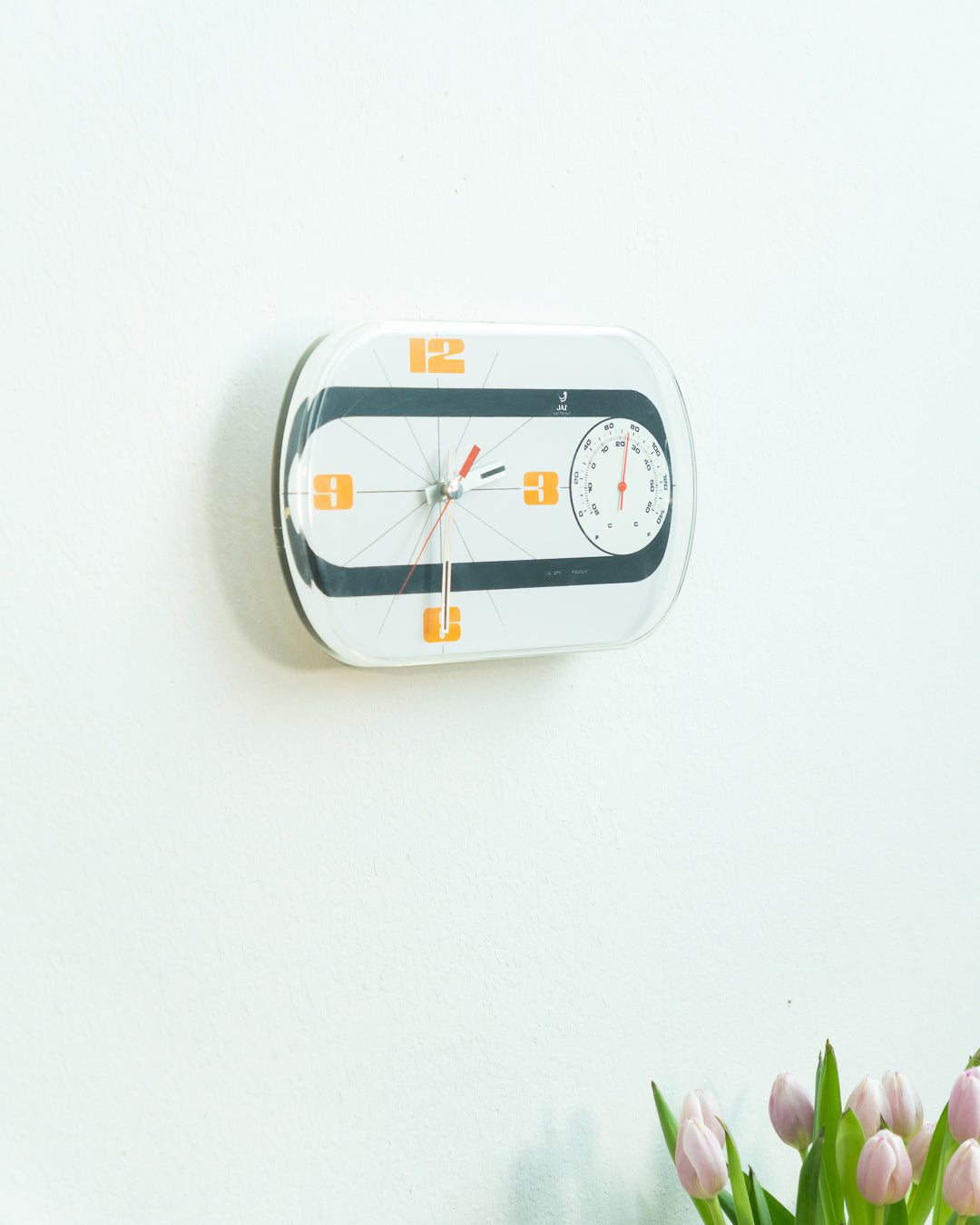 Vintage Jaz Electronic Thermic wall clock in white and orange with thermometer, 1975 French Space Age design. Vecino Shop