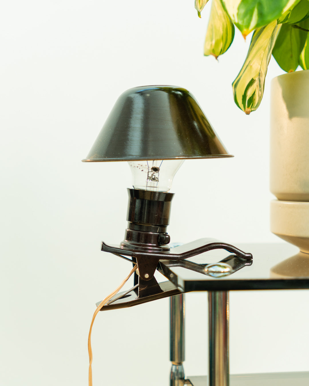 Vintage Luxus XL mushroom clip lamp 1970s in dark brown and black metal, Space Age design with oversized mushroom shade, Spanish vintage lighting – Vecino Shop