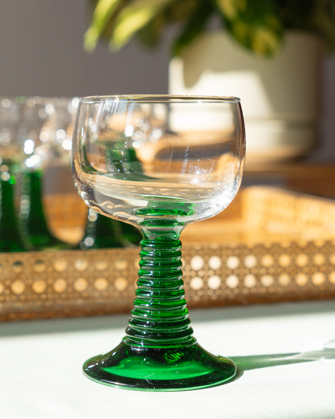 Set of 6 vintage 1970s Arc France wine glasses with green stems – Vecino Shop