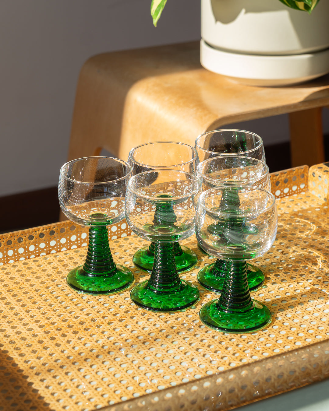 Set of 6 vintage 1970s Arc France wine glasses with green stems – Vecino Shop