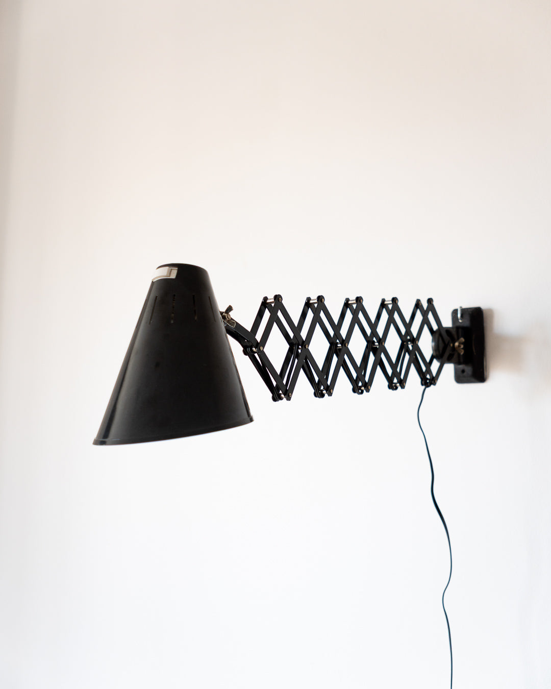 Vintage 1940s–50s Bometal Barcelona scissor wall lamp – industrial metal arm and enamel shade | Vecino Shop